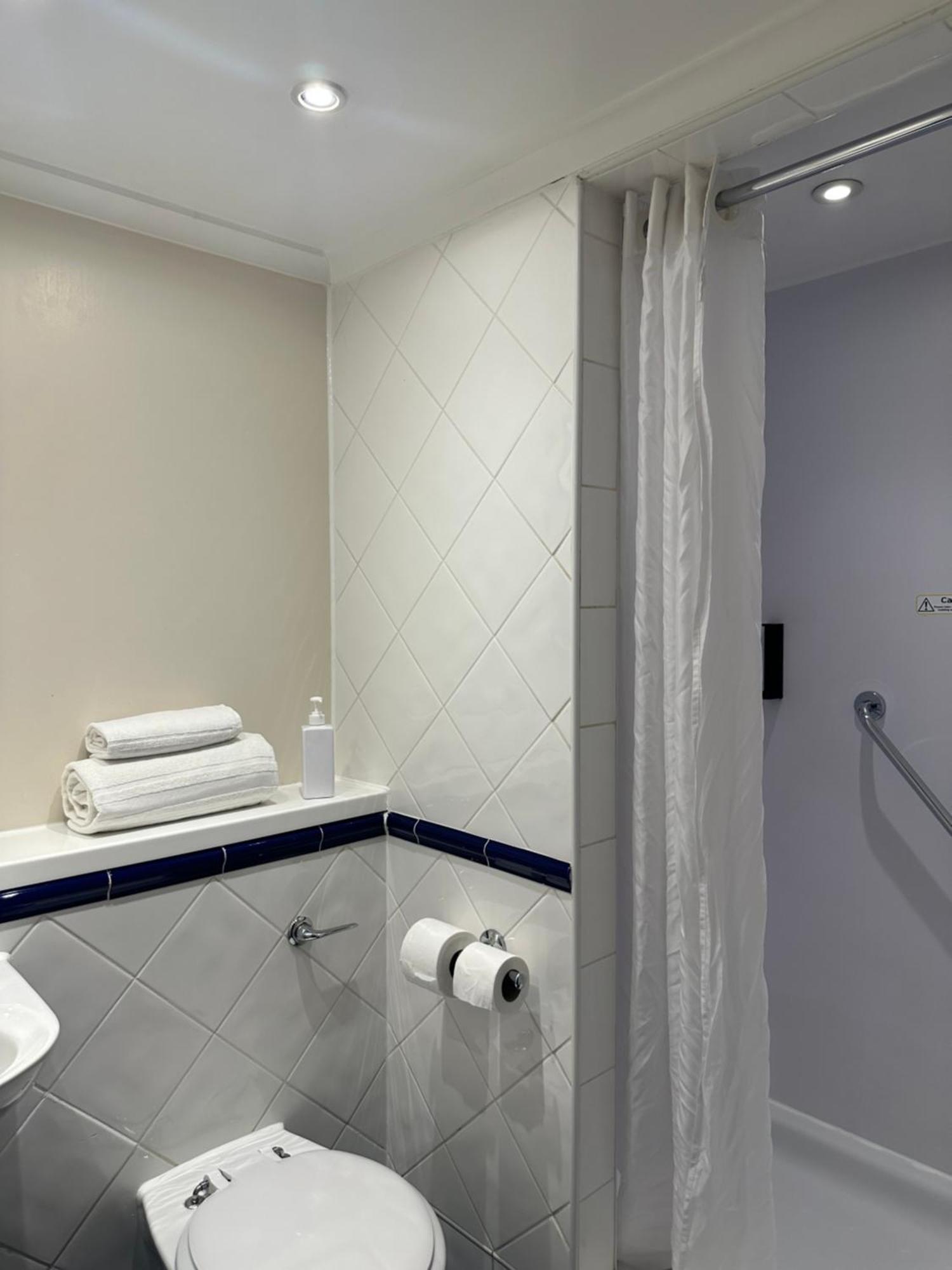 Go2 Glasgow Cumbernauld Hotel - Free Parking And Pet Friendly Exterior photo