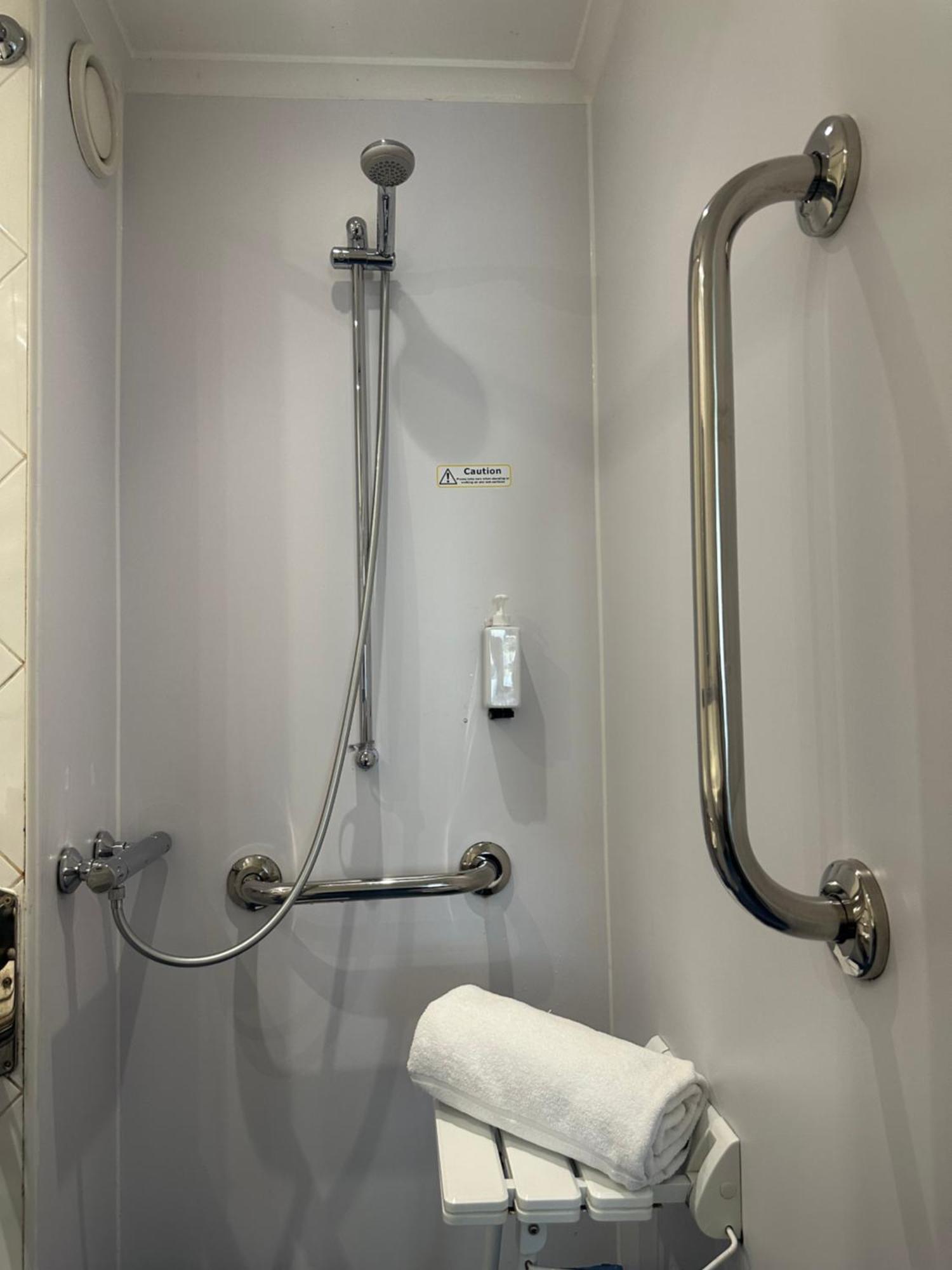 Go2 Glasgow Cumbernauld Hotel - Free Parking And Pet Friendly Exterior photo