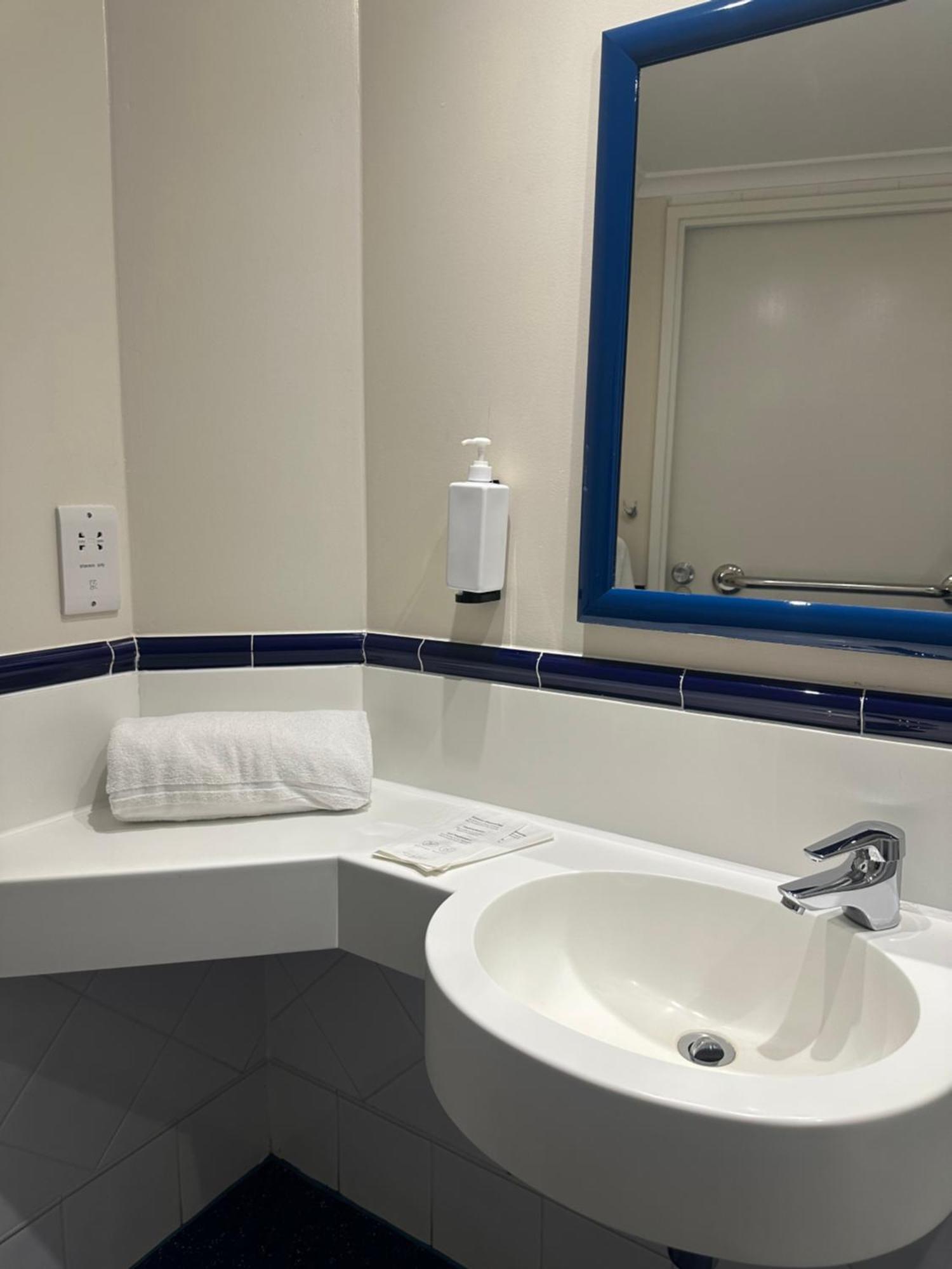 Go2 Glasgow Cumbernauld Hotel - Free Parking And Pet Friendly Exterior photo