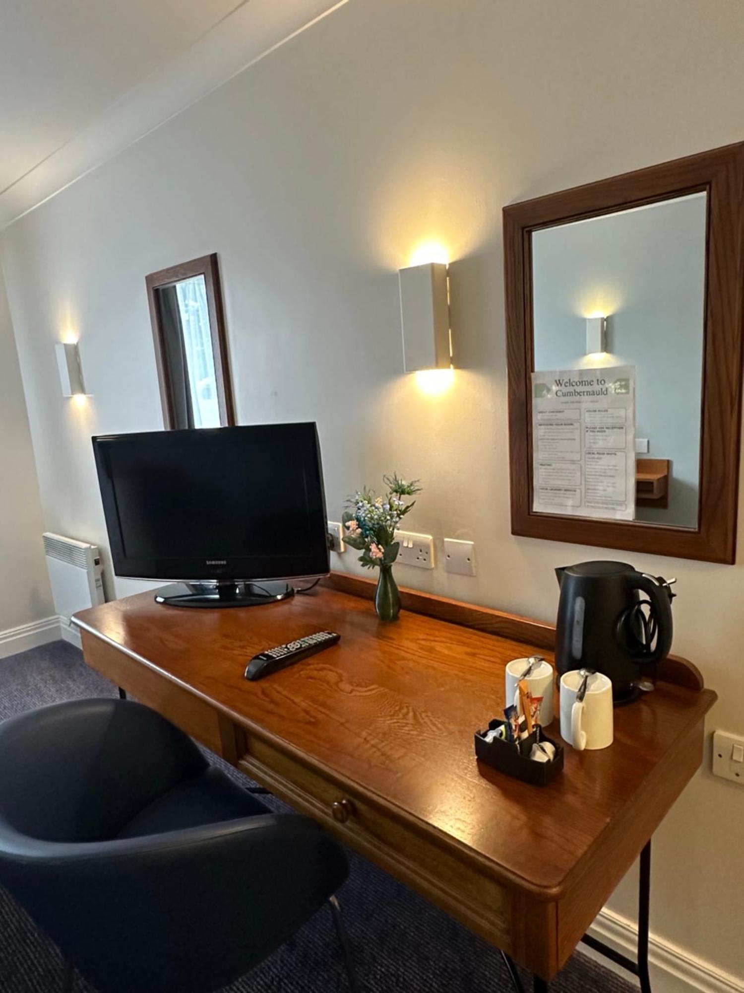 Go2 Glasgow Cumbernauld Hotel - Free Parking And Pet Friendly Exterior photo